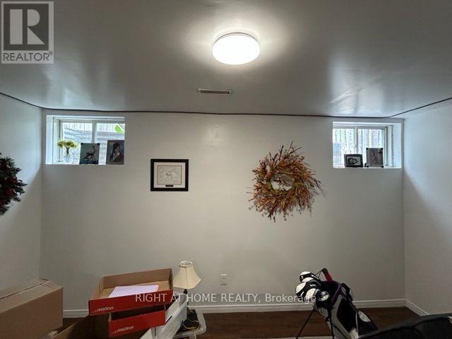 22 LION'S GATE BOULEVARD - 15