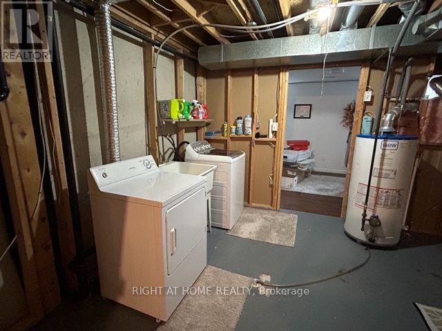 22 LION'S GATE BOULEVARD - 16