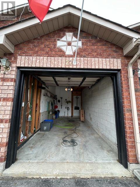 22 LION'S GATE BOULEVARD - 18