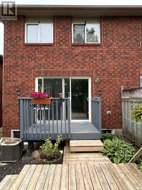22 LION'S GATE BOULEVARD - 20