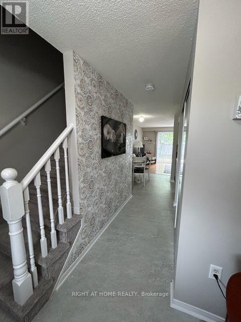 22 LION'S GATE BOULEVARD - 3