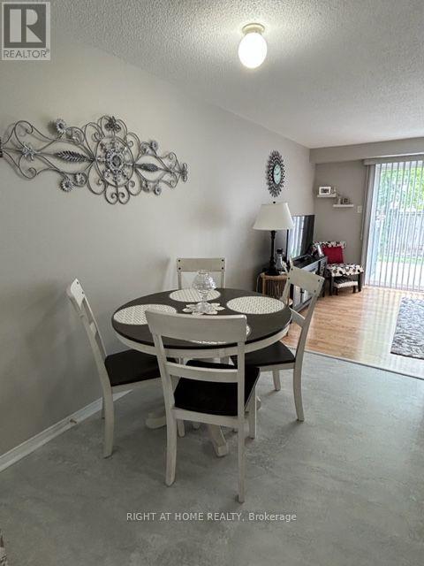 22 LION'S GATE BOULEVARD - 4