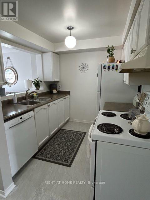 22 LION'S GATE BOULEVARD - 5