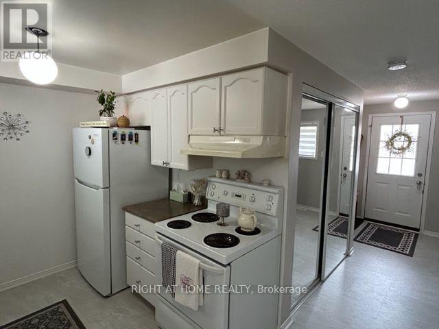 22 LION'S GATE BOULEVARD - 6