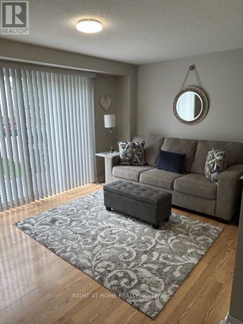 22 LION'S GATE BOULEVARD - 7