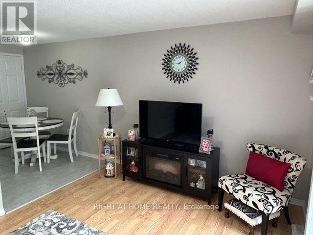 22 LION'S GATE BOULEVARD - 8