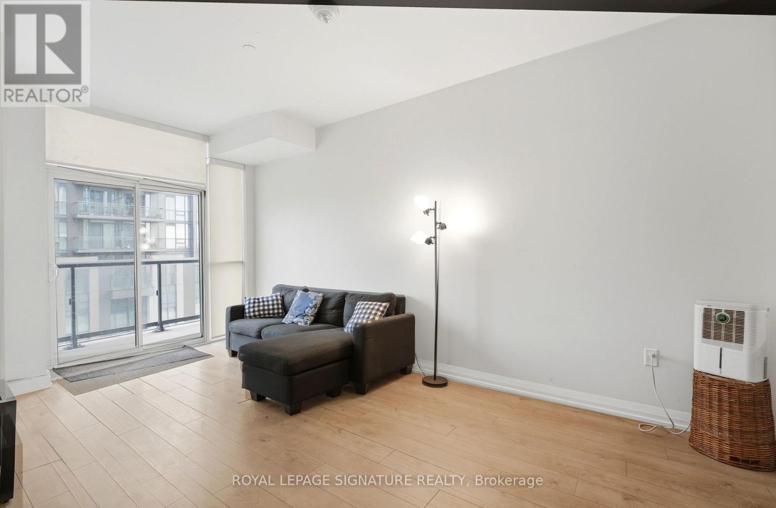 #212 65 WATERGARDEN DRIVE - Image 6