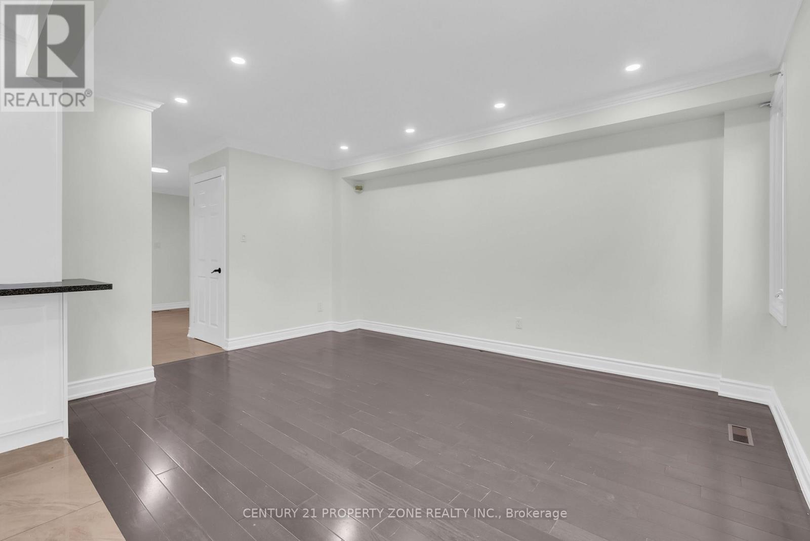 32 ARCHIBALD STREET - 13