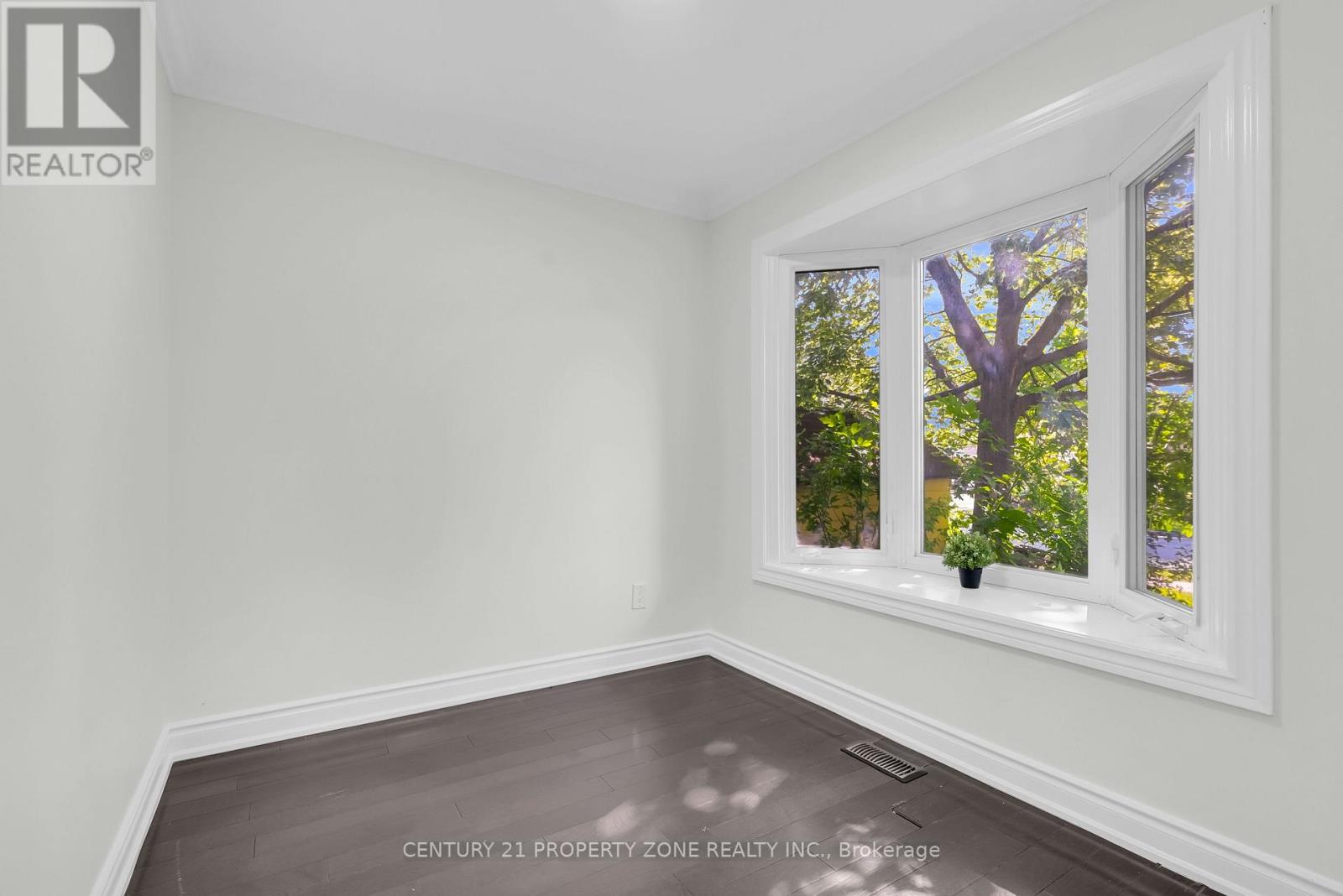 32 ARCHIBALD STREET - 19