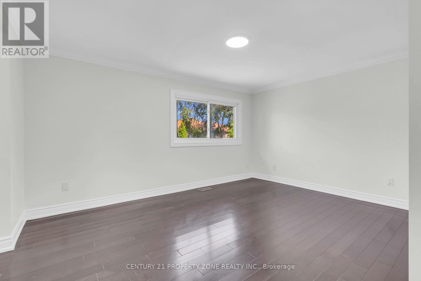 32 ARCHIBALD STREET - 25