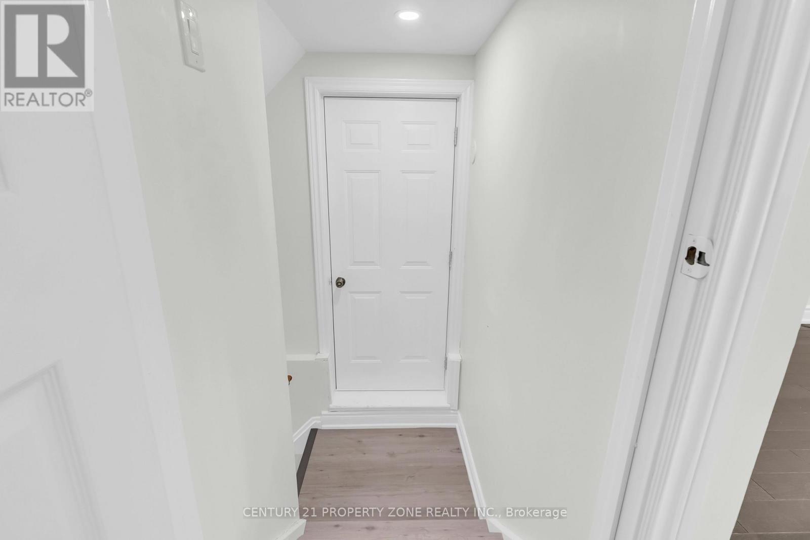 32 ARCHIBALD STREET - 30
