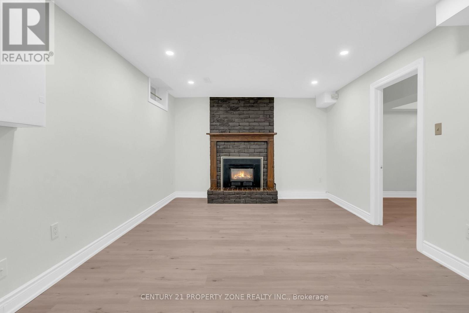 32 ARCHIBALD STREET - 32