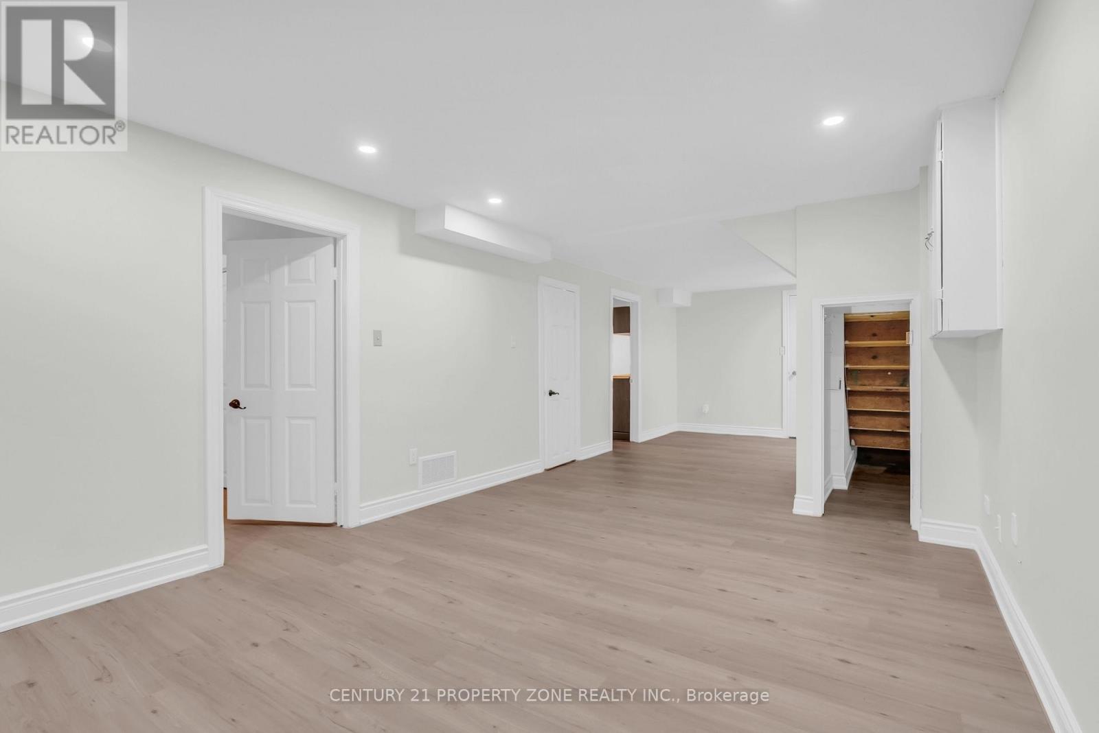 32 ARCHIBALD STREET - 33