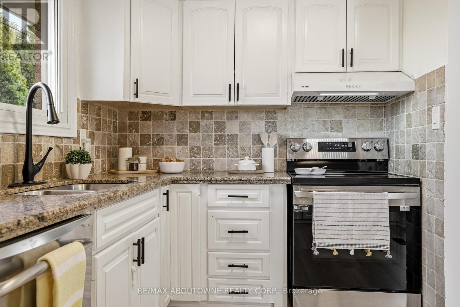 106 BELAND AVENUE N - 14