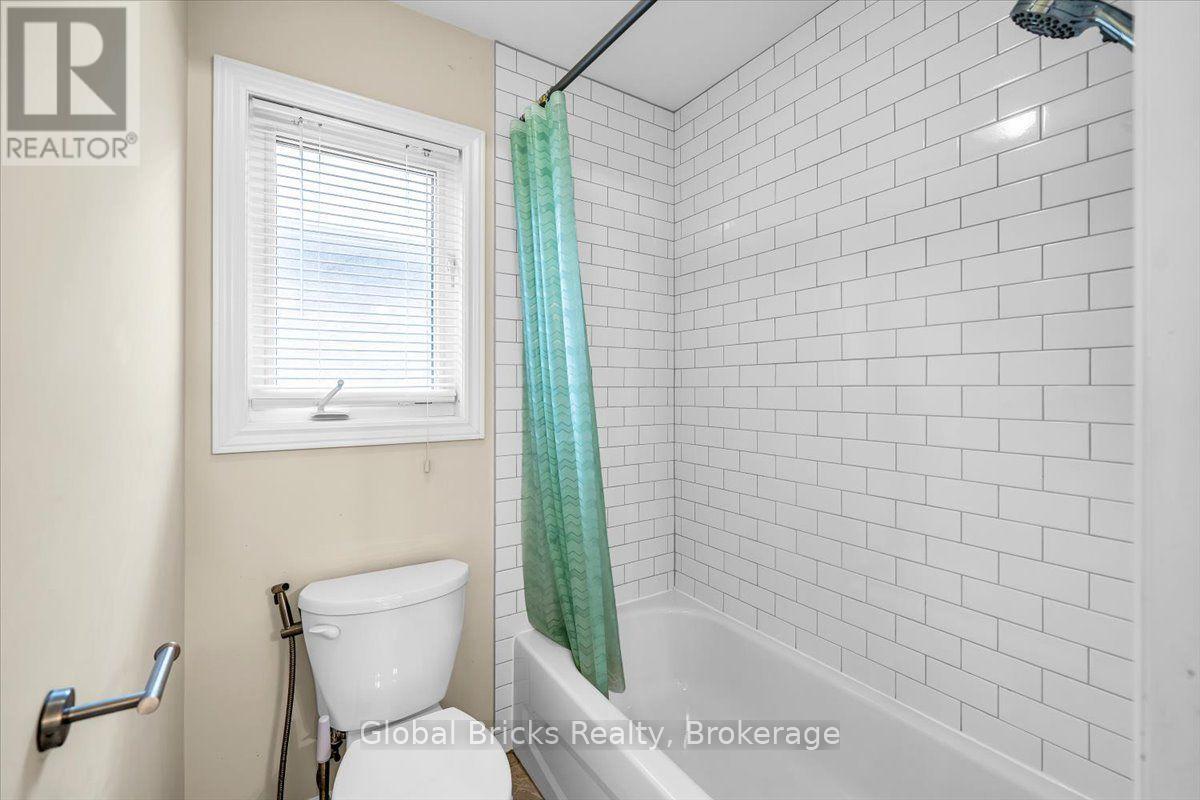 47 Holyrod Drive, Clarington, ON photo 35