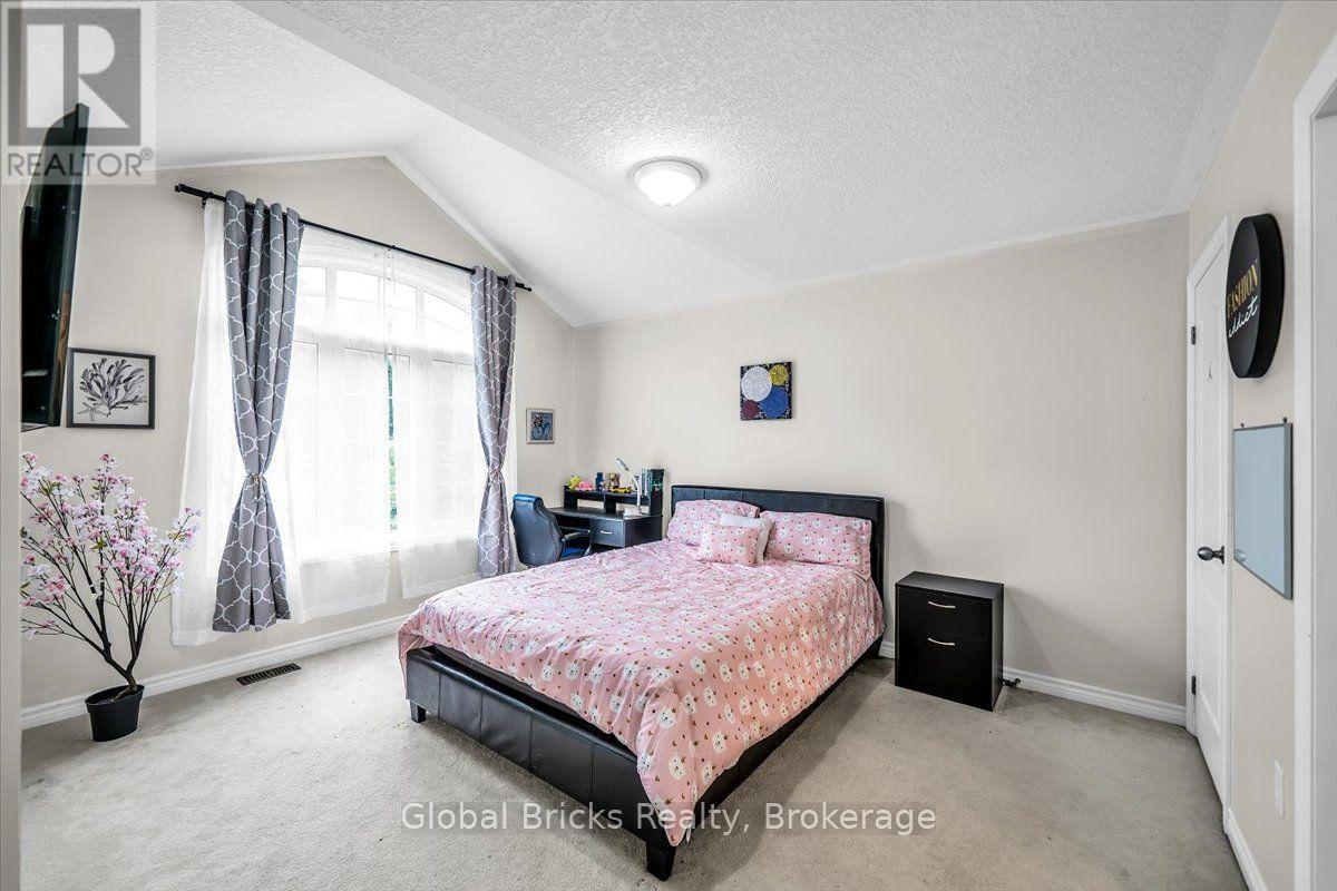 47 Holyrod Drive, Clarington, ON photo 36