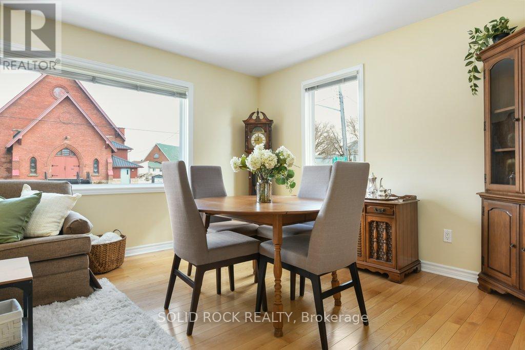 146 ELGIN STREET W - 11