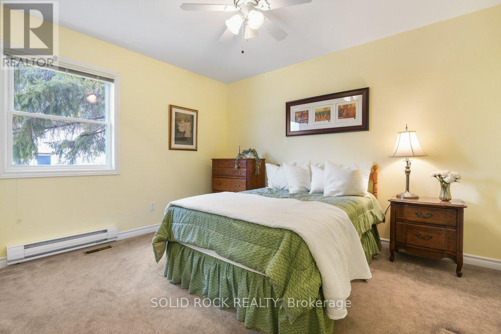 146 ELGIN STREET W - 19