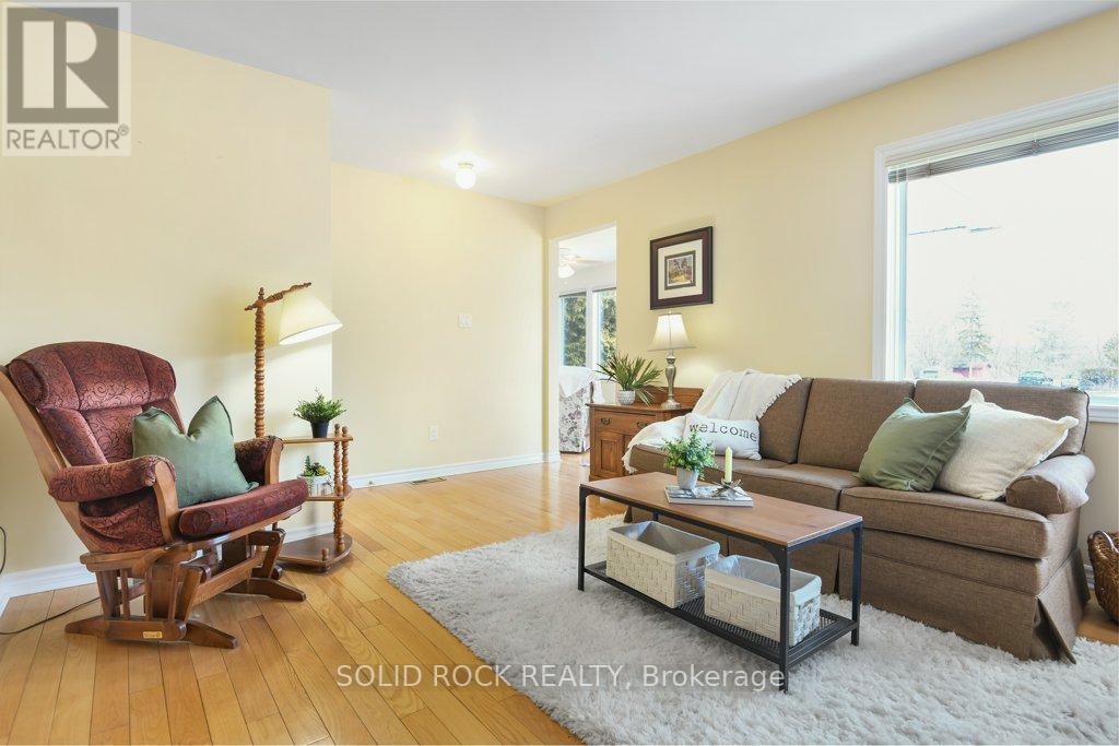 146 ELGIN STREET W - 7