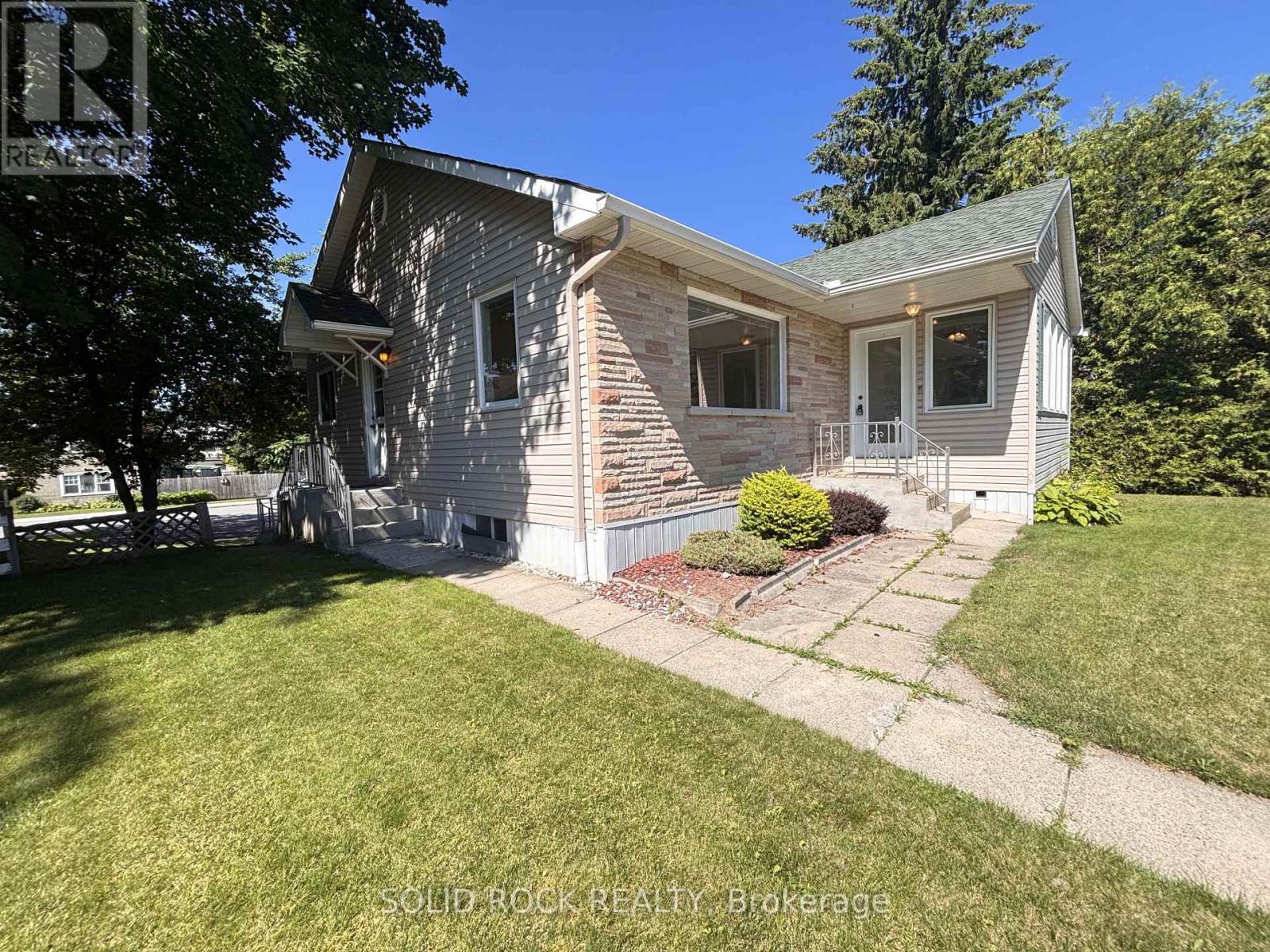 146 ELGIN STREET W - 3