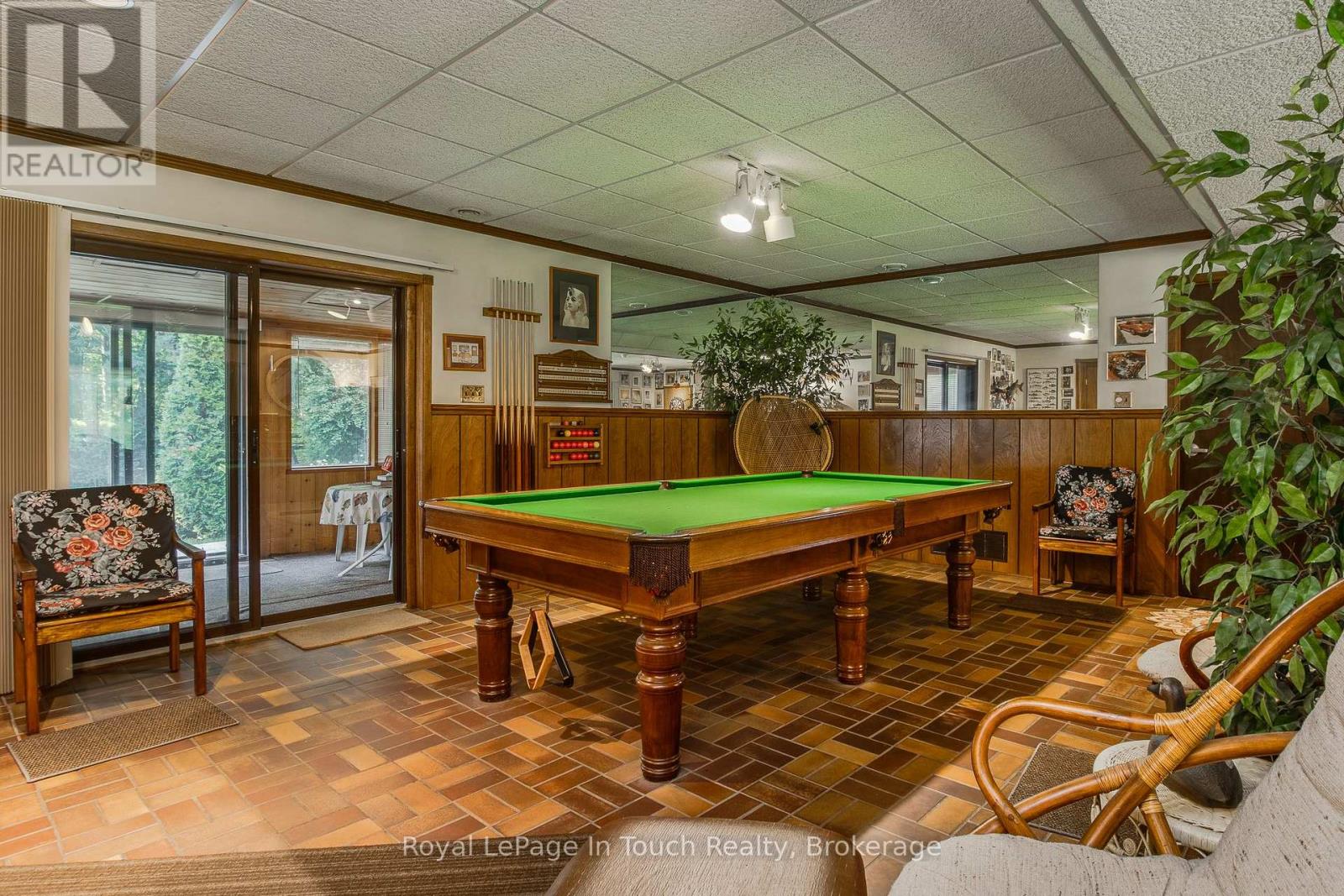 12 LINCOLN AVENUE - 11