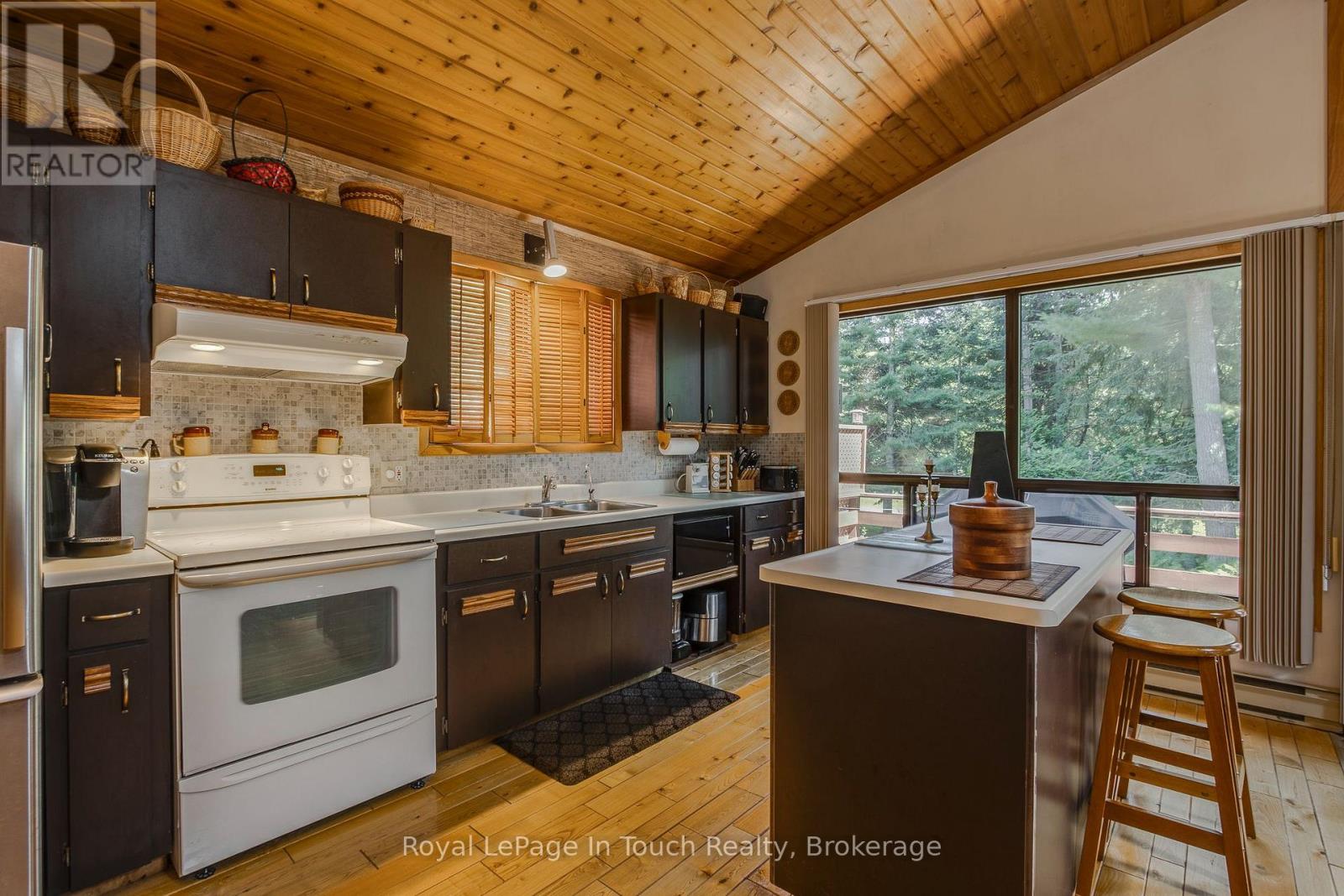 12 LINCOLN AVENUE - 16