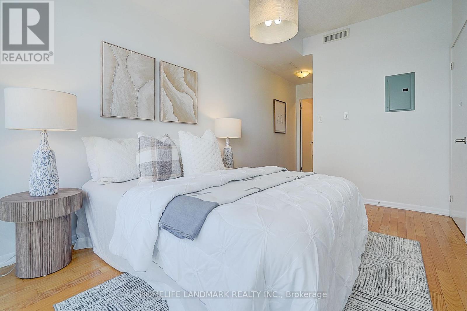 #3301 38 GRENVILLE STREET - 18