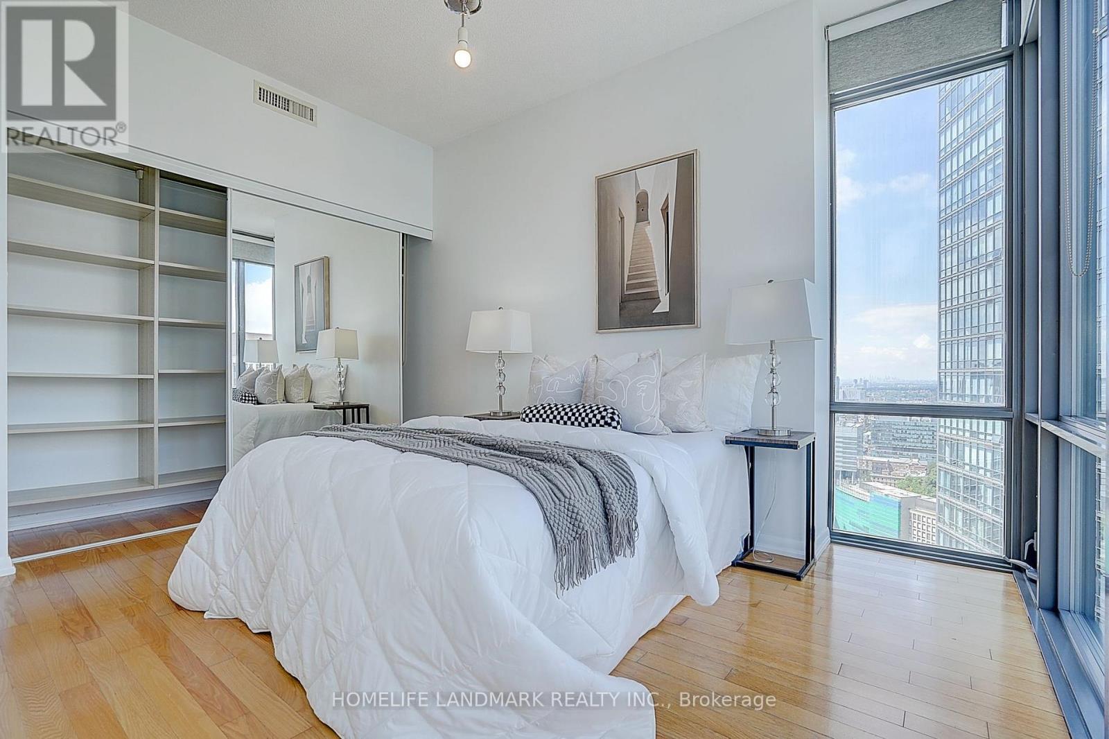 #3301 38 GRENVILLE STREET - 24