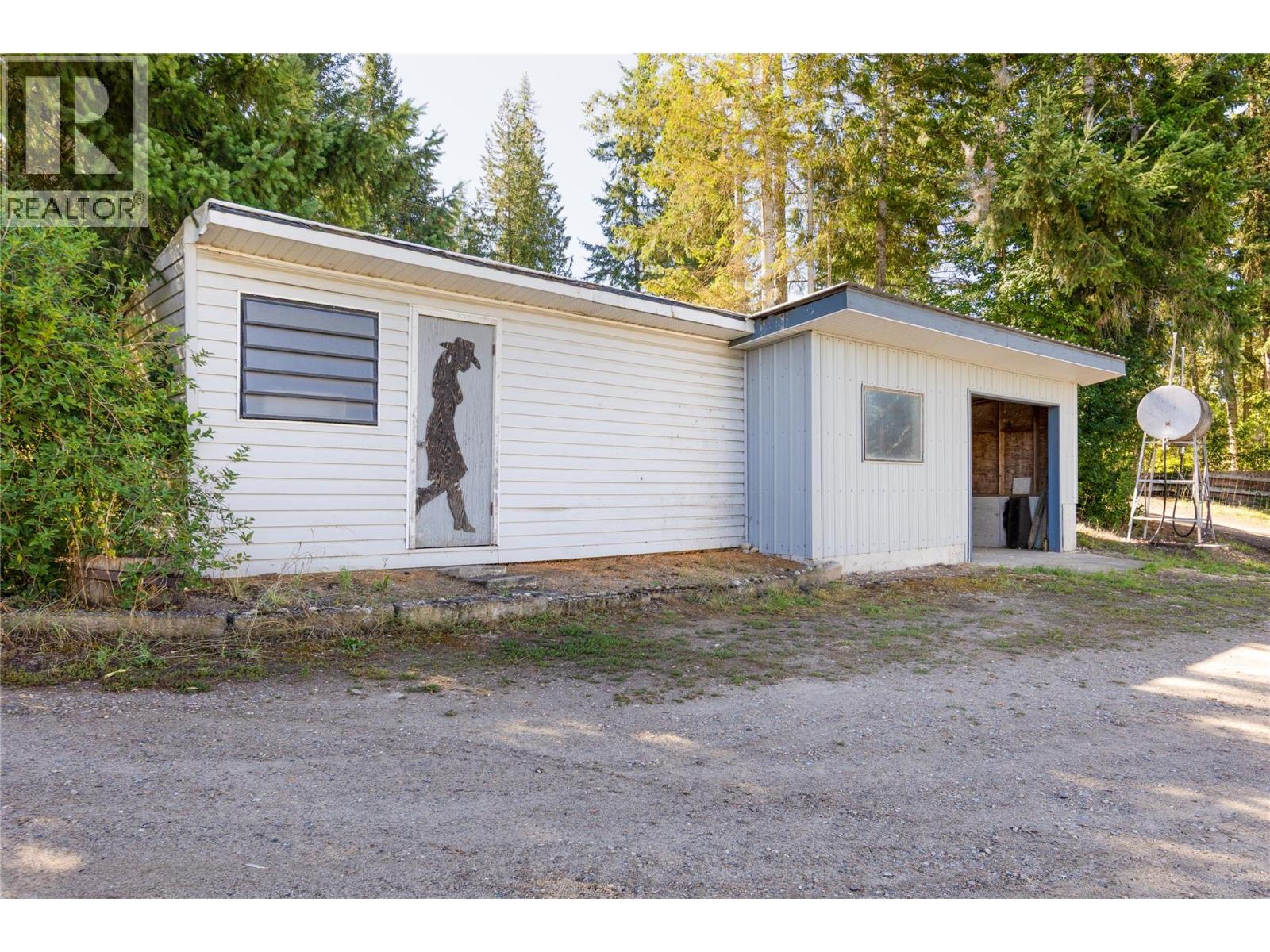  7630 97A Highway, Mara