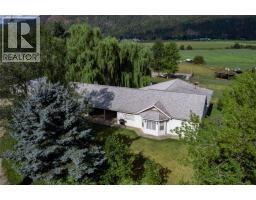 7630 97a Highway, Mara, BC V0E2K0 Photo 16