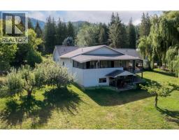 7630 97a Highway, Mara, BC V0E2K0 Photo 17