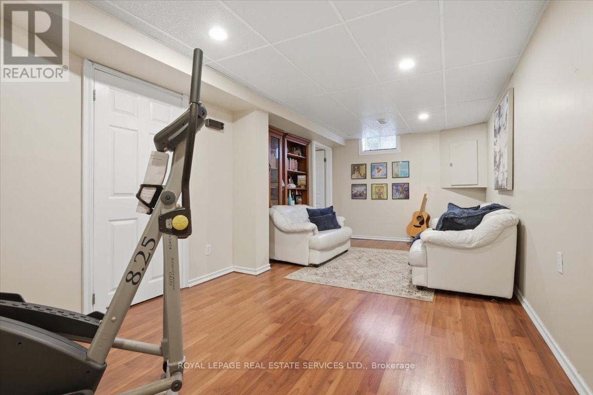 #24 4605 DONEGAL DRIVE - 31