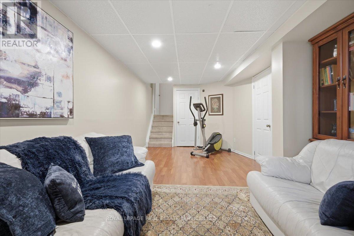 #24 4605 DONEGAL DRIVE - 32