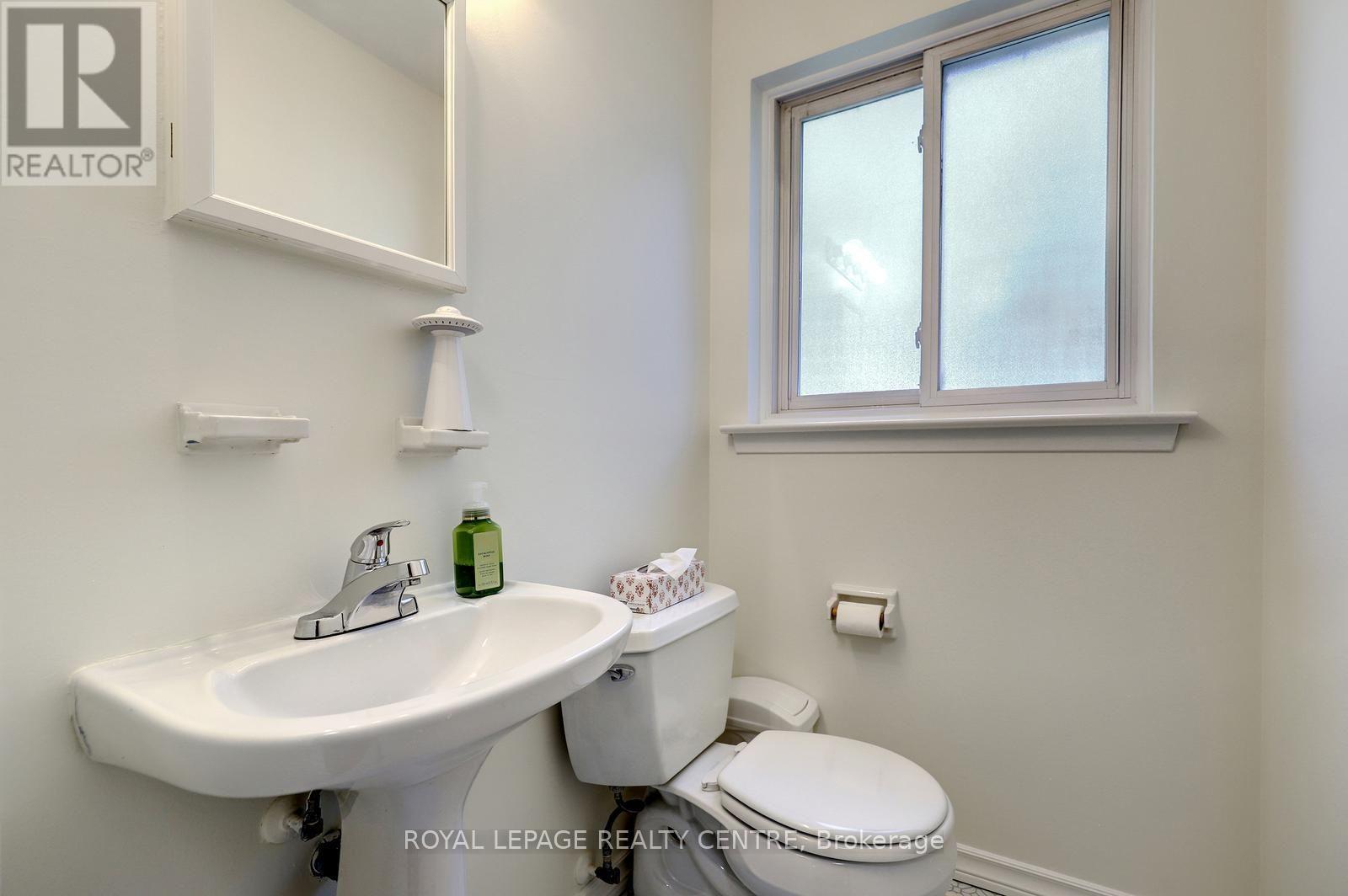1621 HOBBS CRESCENT - 33