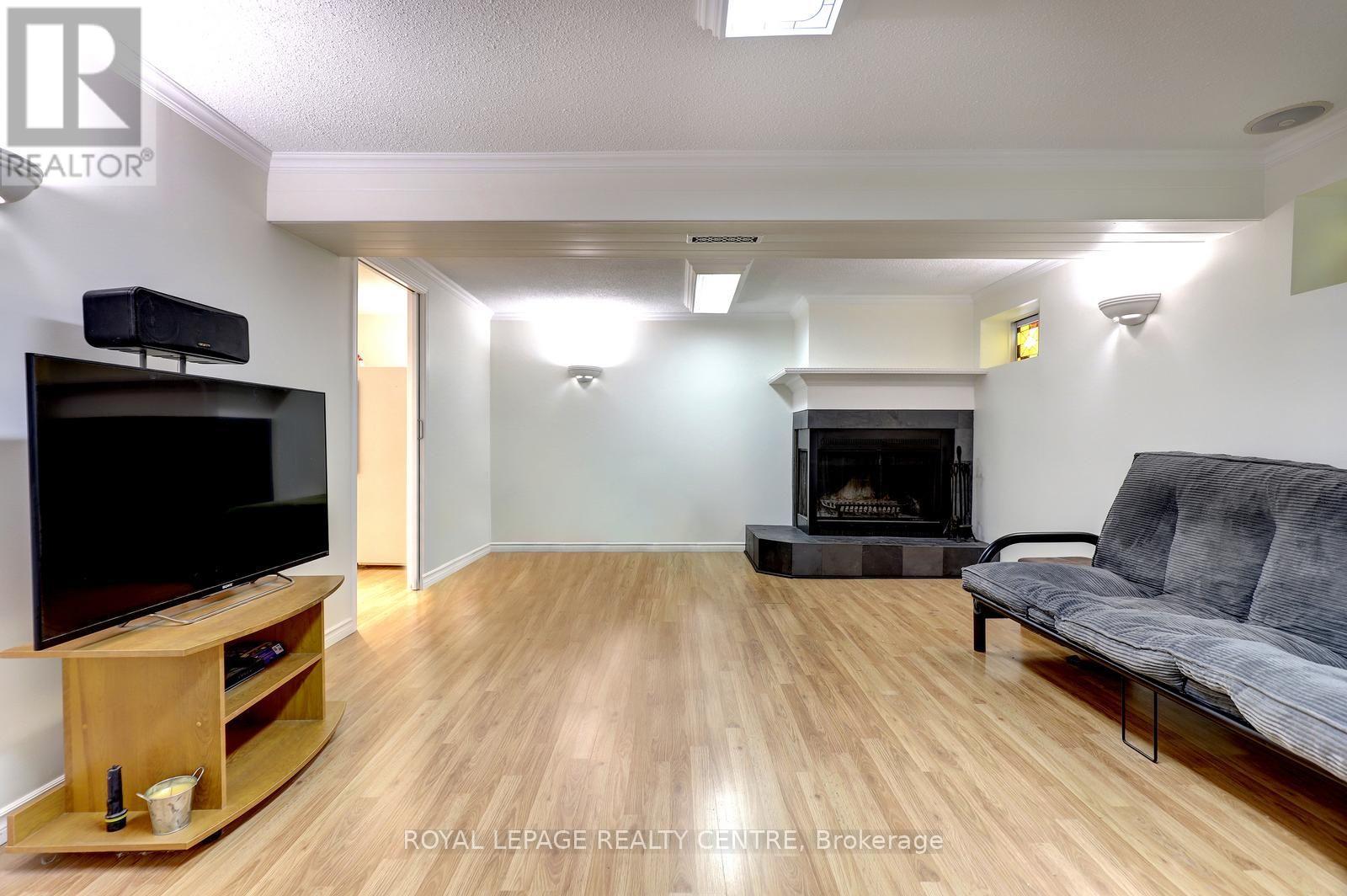 1621 HOBBS CRESCENT - 35