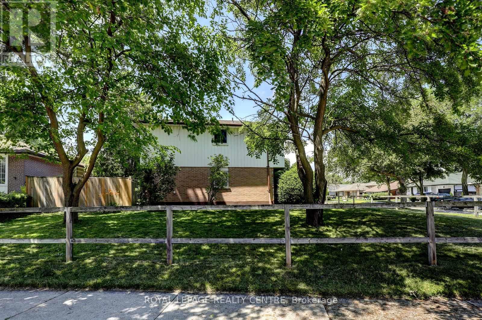 1621 HOBBS CRESCENT - 44