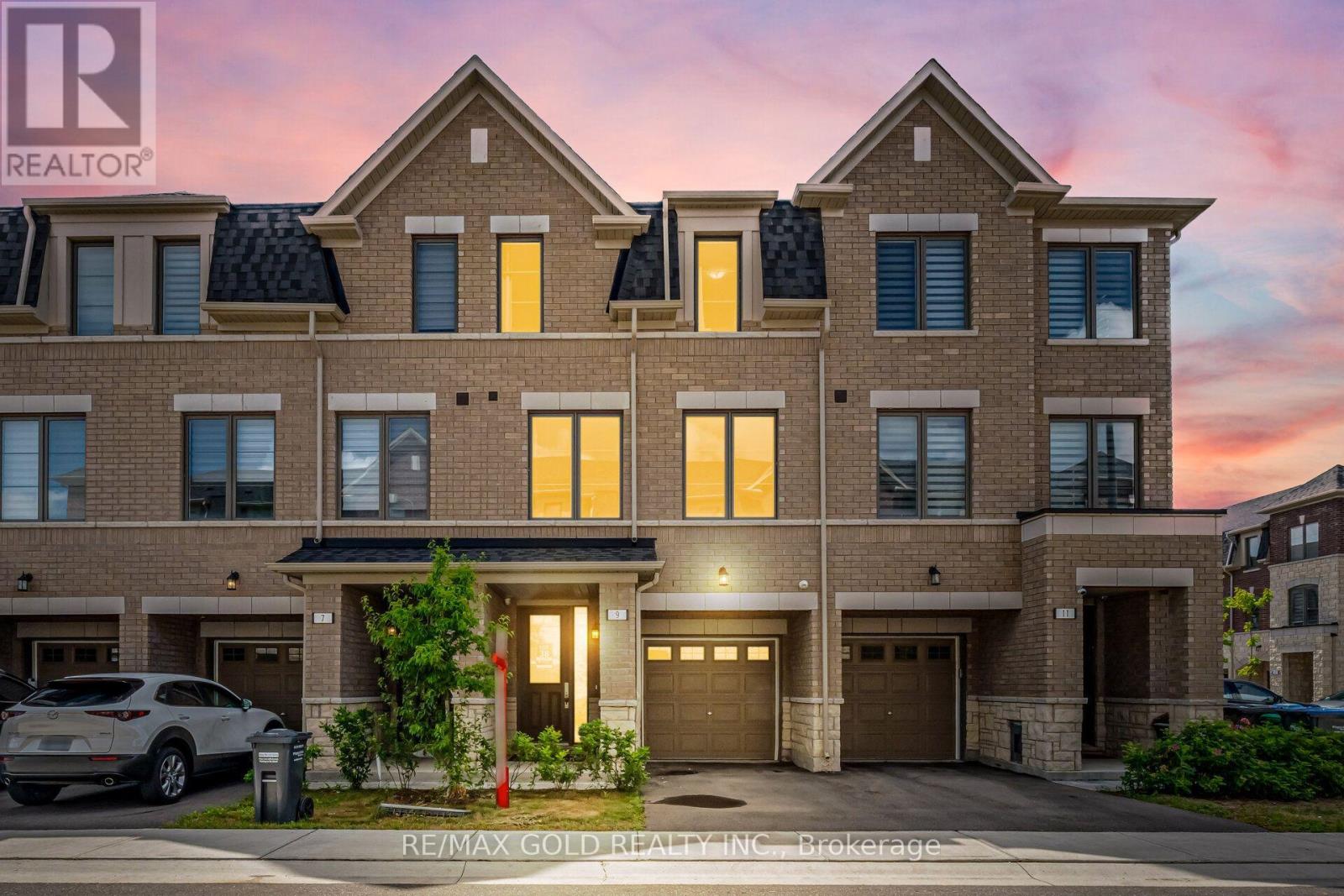 9 ARCOLA STREET - 1