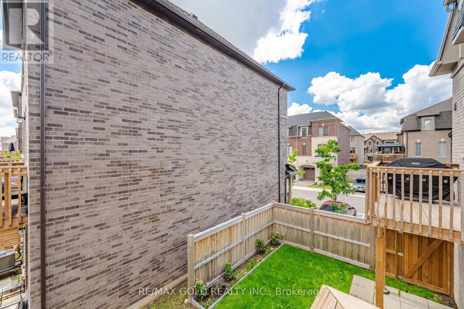 9 ARCOLA STREET - 12