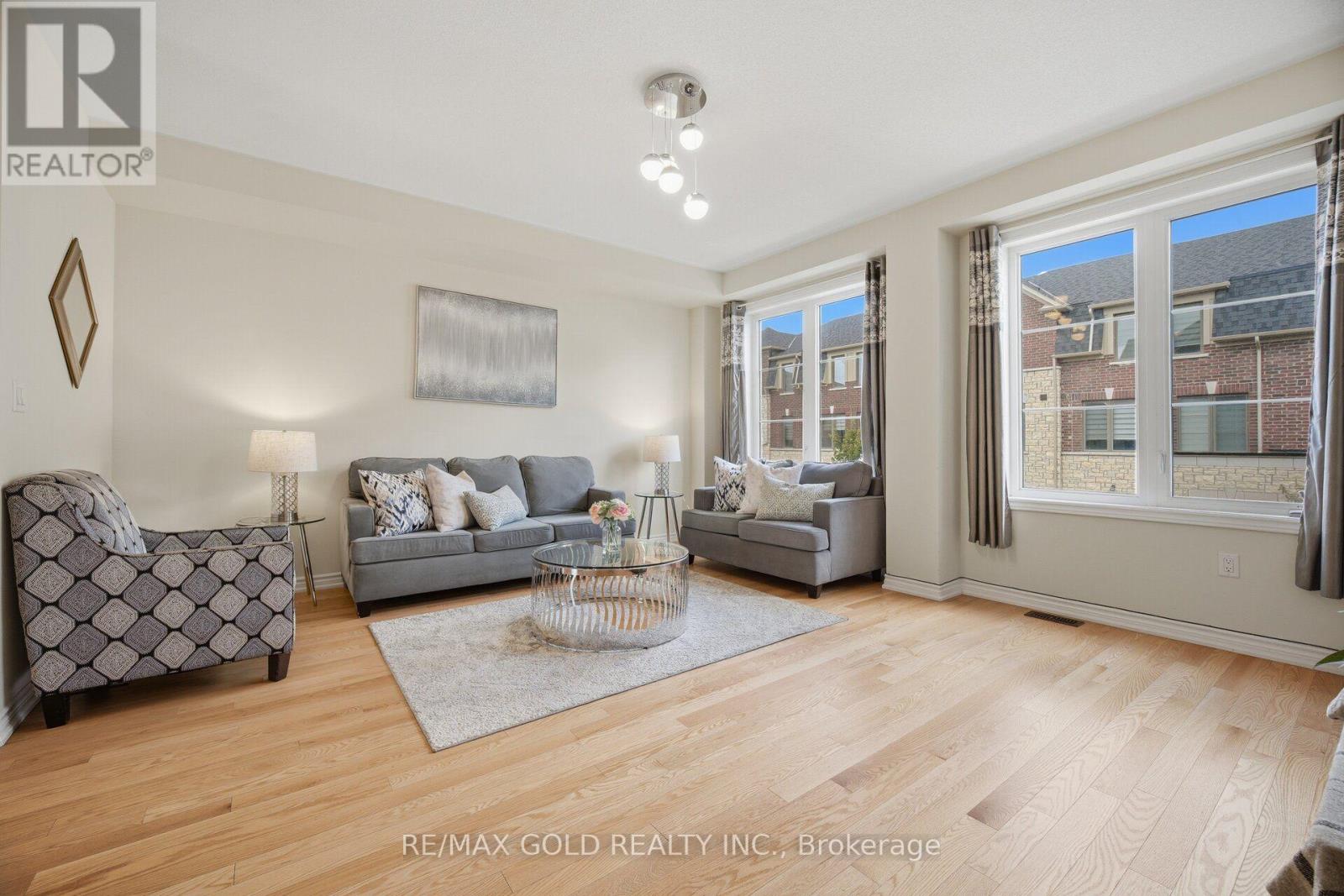 9 ARCOLA STREET - 20