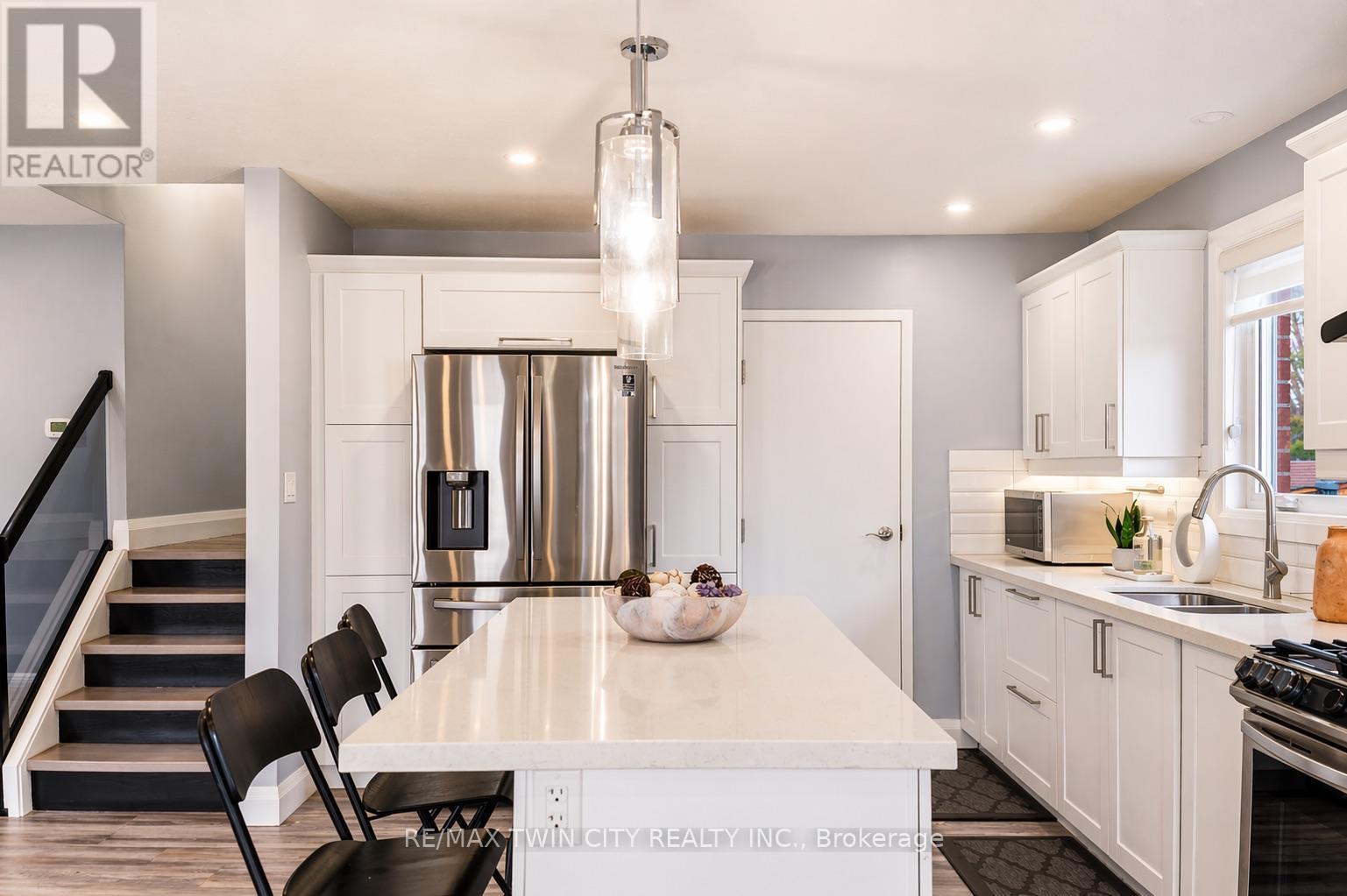 86 CARLYLE DRIVE - 14