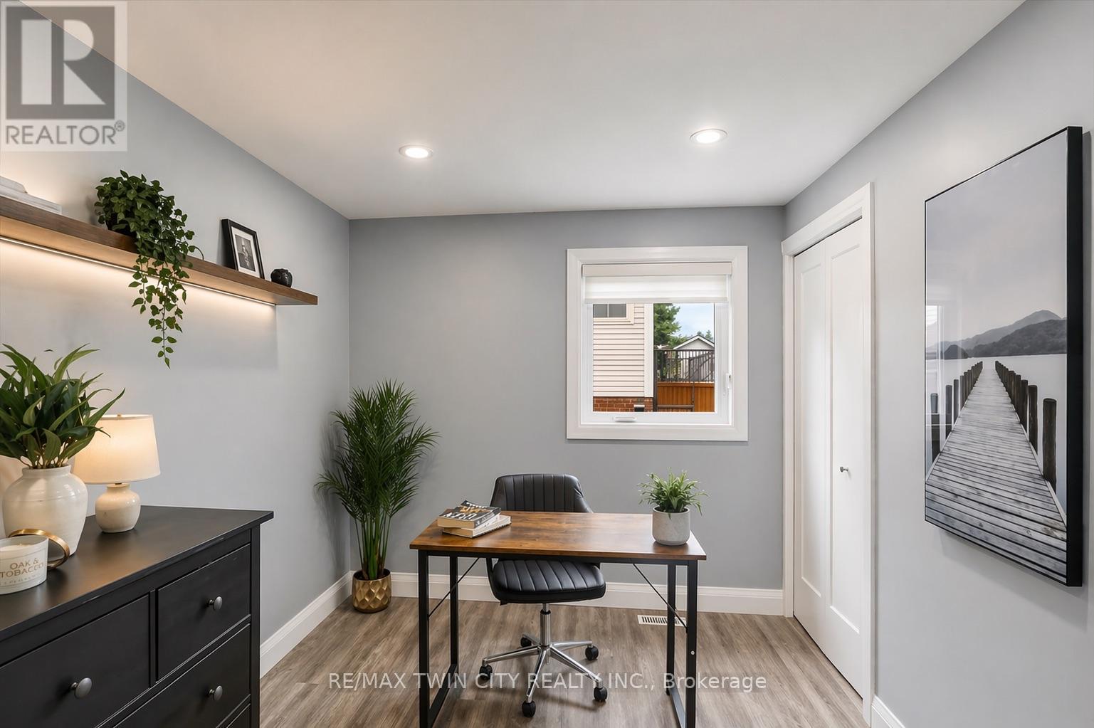 86 CARLYLE DRIVE - 22