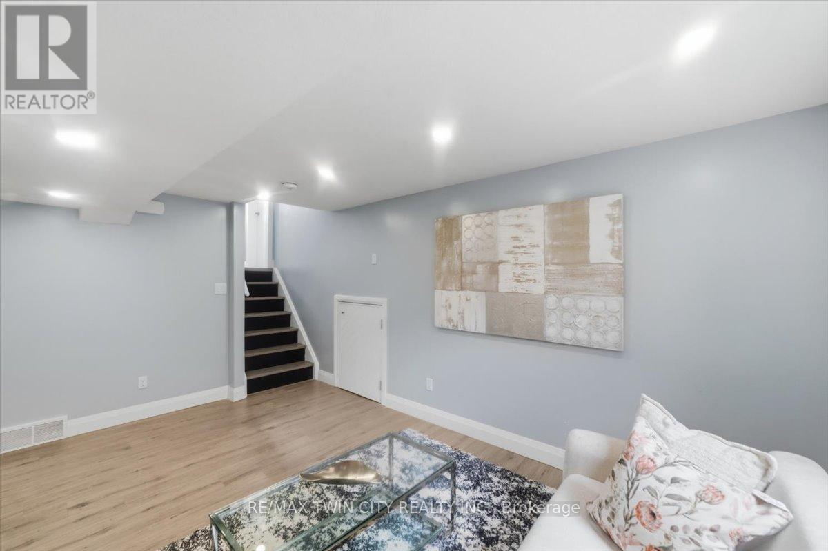 86 CARLYLE DRIVE - 24