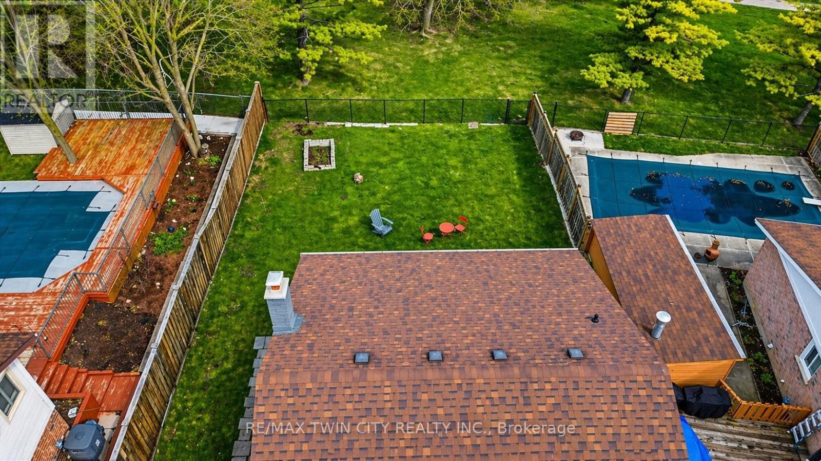 86 CARLYLE DRIVE - 34