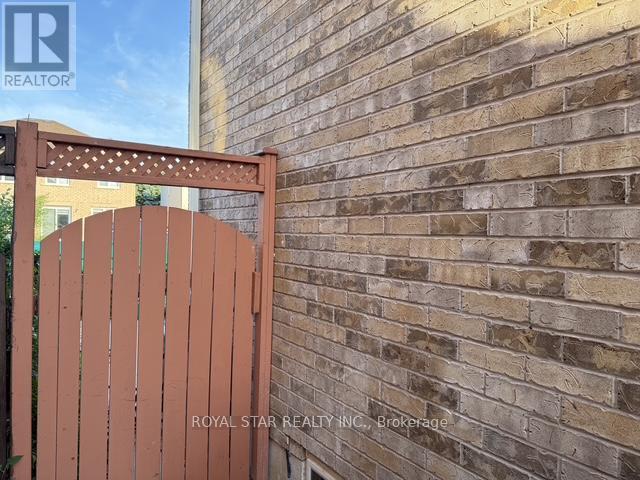 50 DEWRIDGE COURT - 32