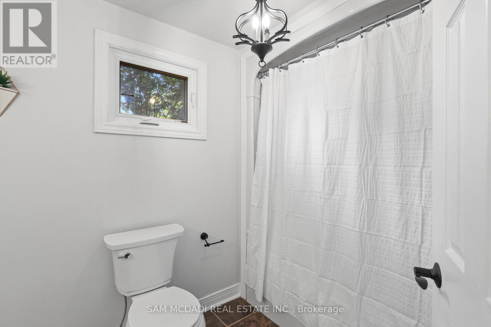 38 KENNINGHALL BOULEVARD - Image 32