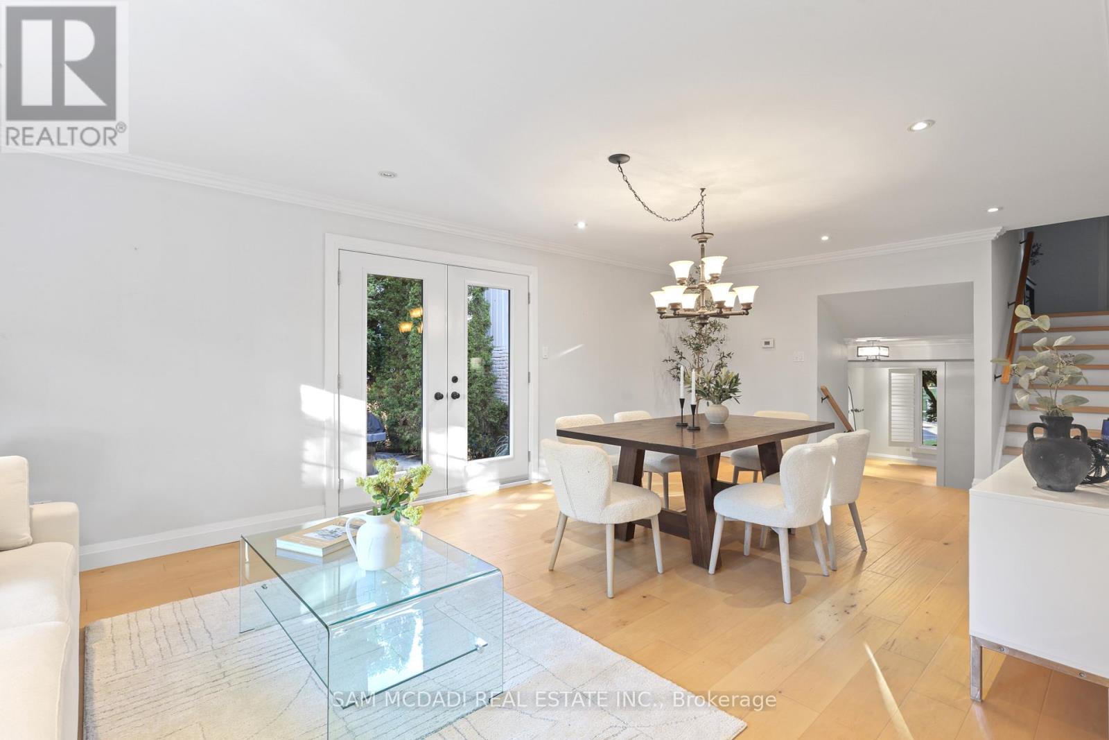 38 KENNINGHALL BOULEVARD - Image 17