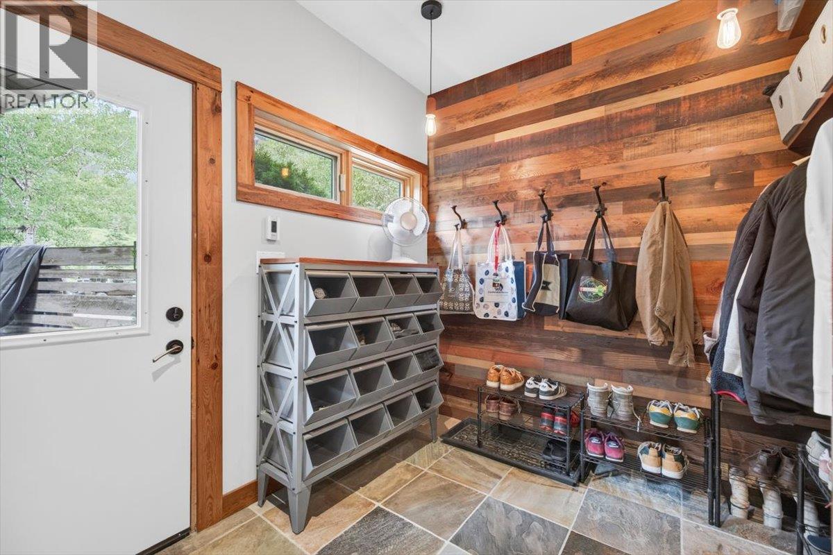 470 Canyon Trail - 35