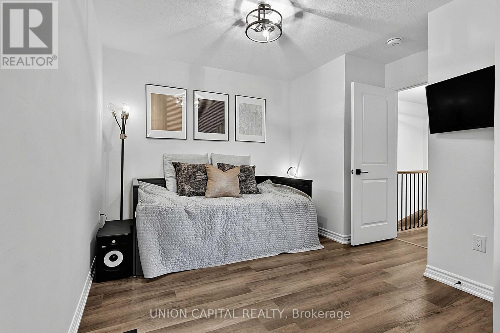 16 THOMAS FRISBY JR CRESCENT - 28