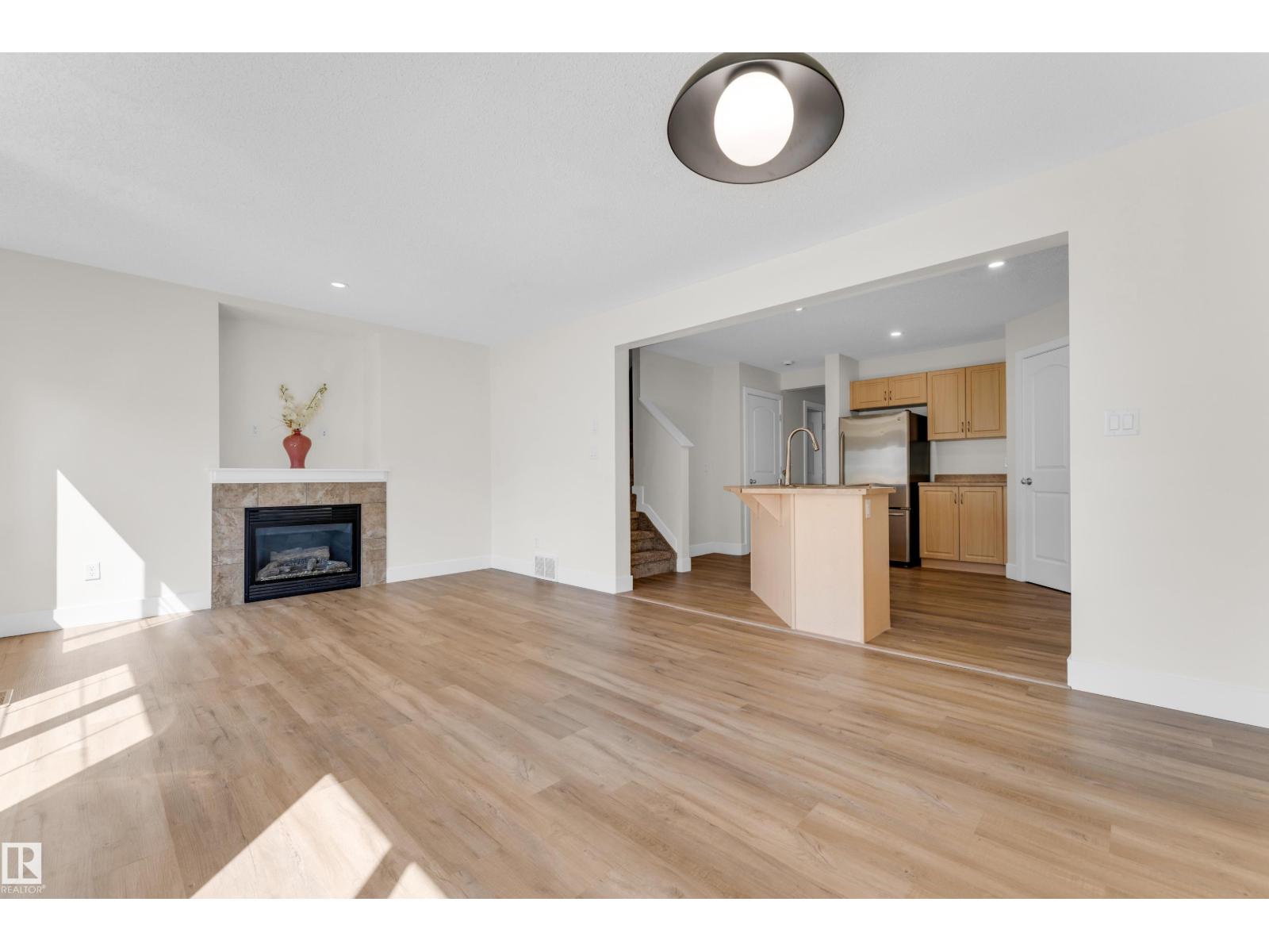 #64 14208 36 ST NW - 11
