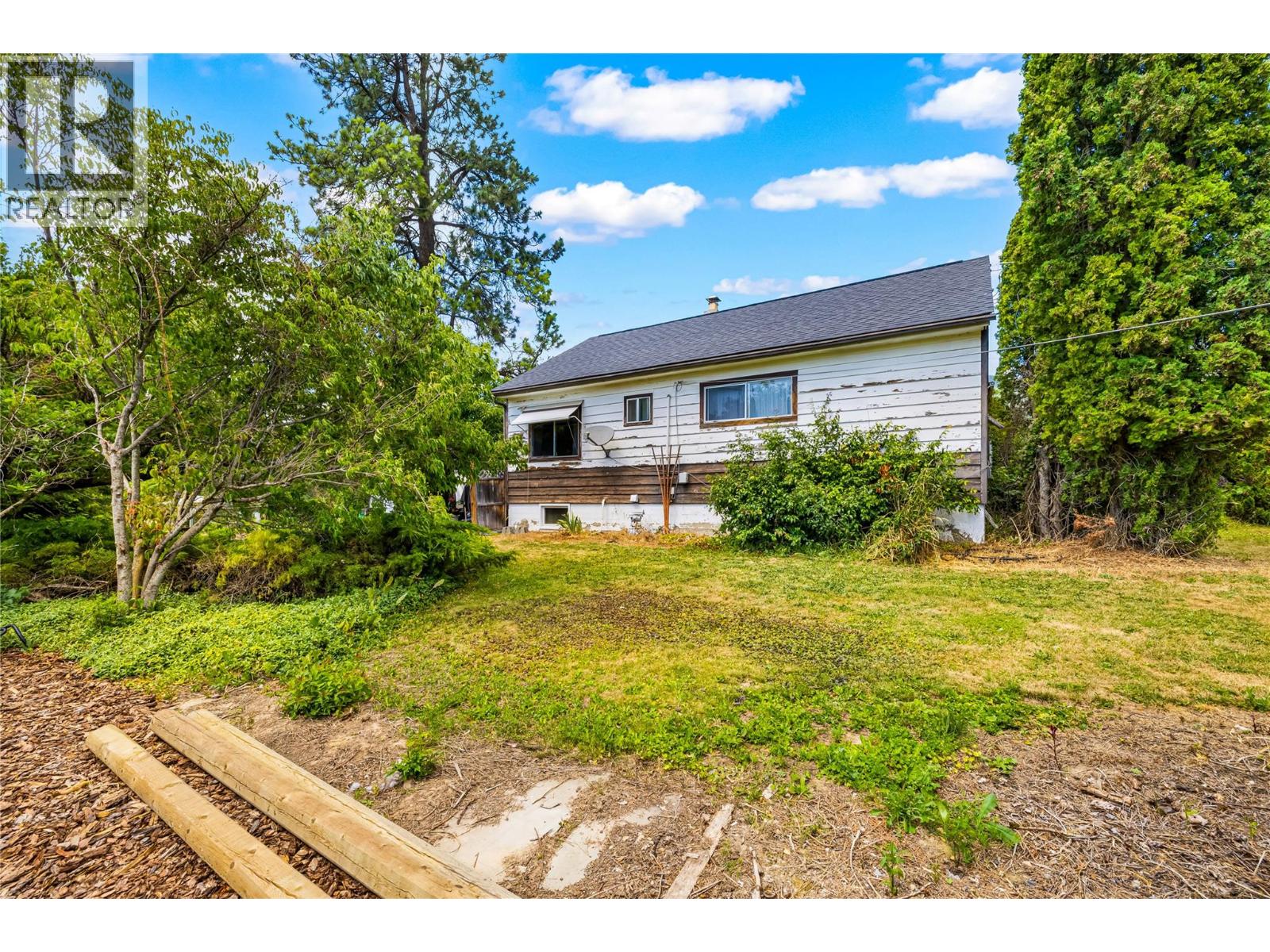 911 32nd Avenue S - 35